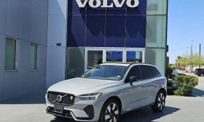 2024 Volvo XC60 Ultimate Dark