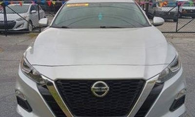 2022 Nissan Altima SR
