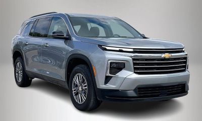 2025 Chevrolet Traverse LT