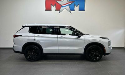 2023 Mitsubishi Outlander SE S AWC