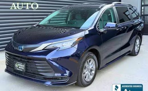 2024 Toyota Sienna LE