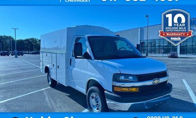 2026 Chevrolet Express 3500 Cutaway 139