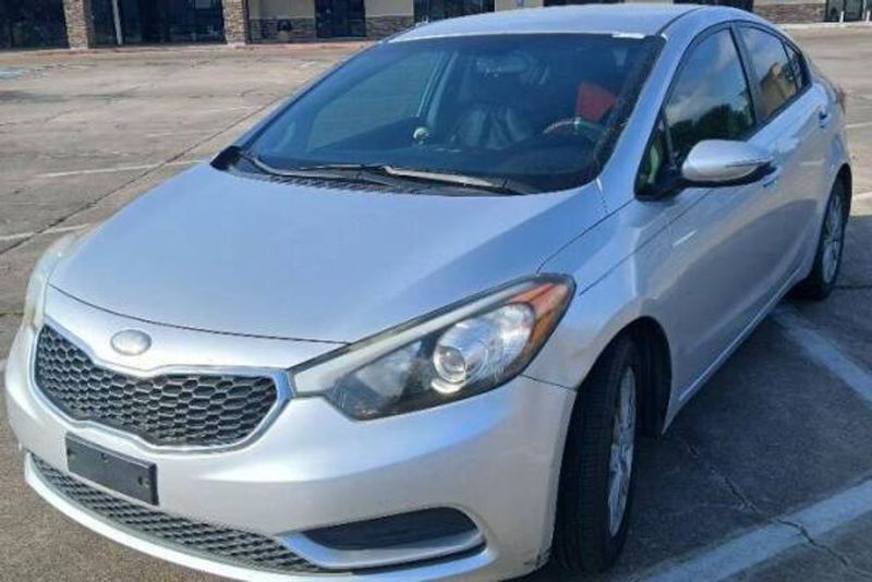 2014 Kia Forte — a typically priced live listing