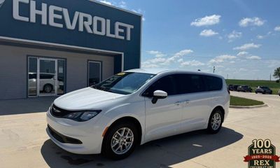 2022 Chrysler Voyager LX