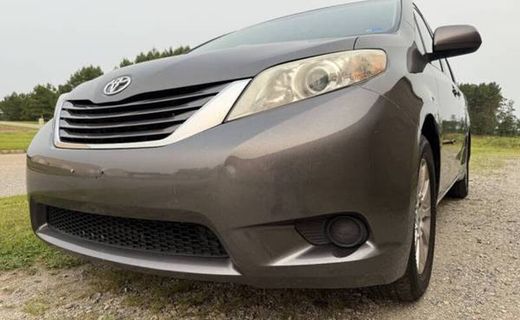 2015 Toyota Sienna LE