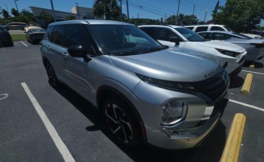 2022 Mitsubishi Outlander SE