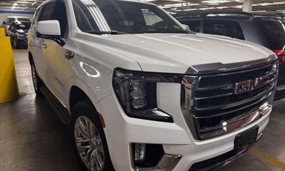 2023 GMC Yukon SLT