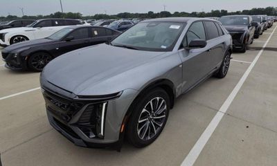 2025 Cadillac Lyriq Sport 1