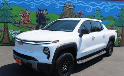 2025 Chevrolet Silverado LT