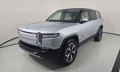 2024 Rivian R1S Adventure