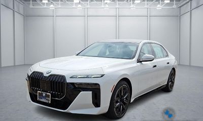 2026 BMW 740I