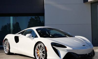 2026 McLaren Artura