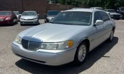 1998 Lincoln Town CAR Signature