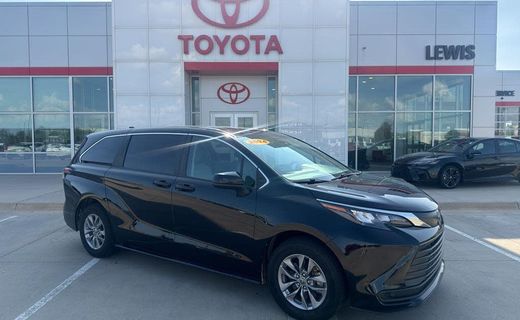 2024 Toyota Sienna LE