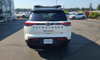 2023 Nissan Pathfinder SV