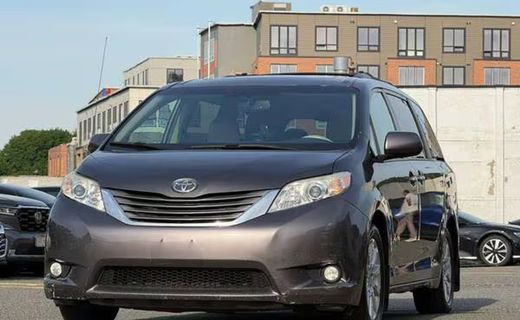 2013 Toyota Sienna XLE