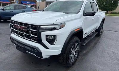 2025 GMC Canyon AT4