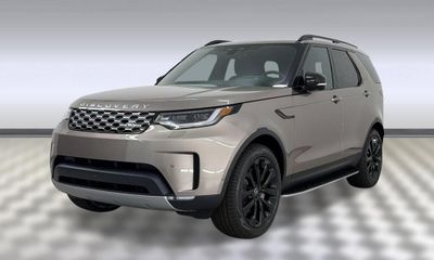 2026 Land Rover Discovery P300 S