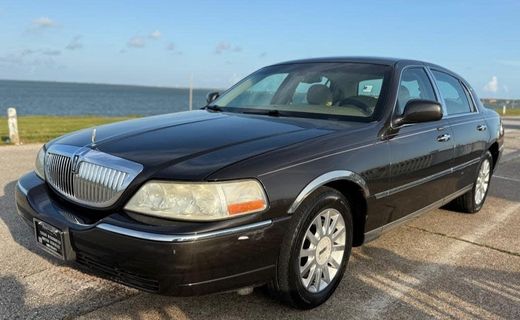 2007 Lincoln Town CAR Signature