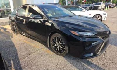 2022 Toyota Camry SE