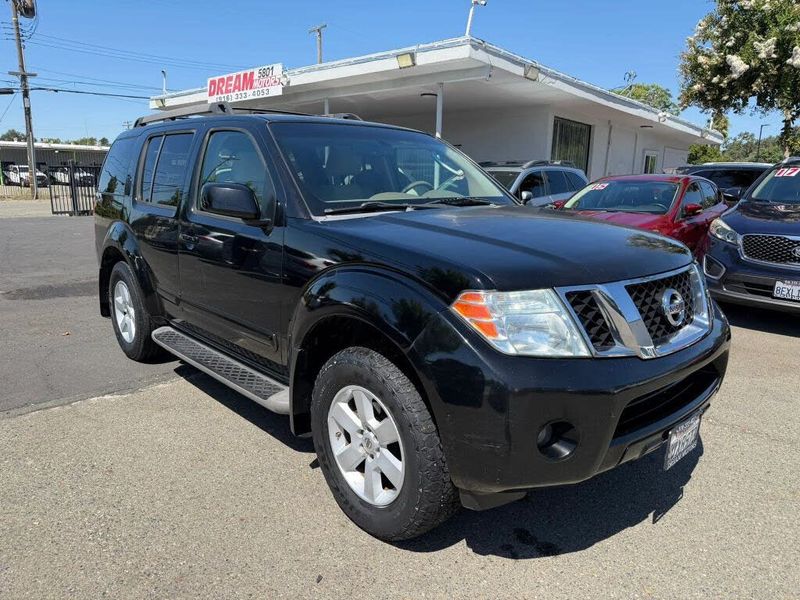 2008 Nissan Pathfinder — a typically priced live listing