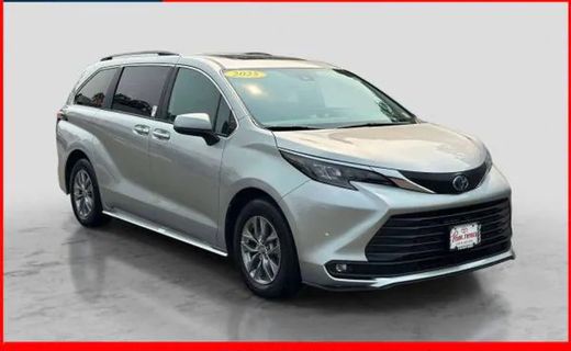 2025 Toyota Sienna XLE