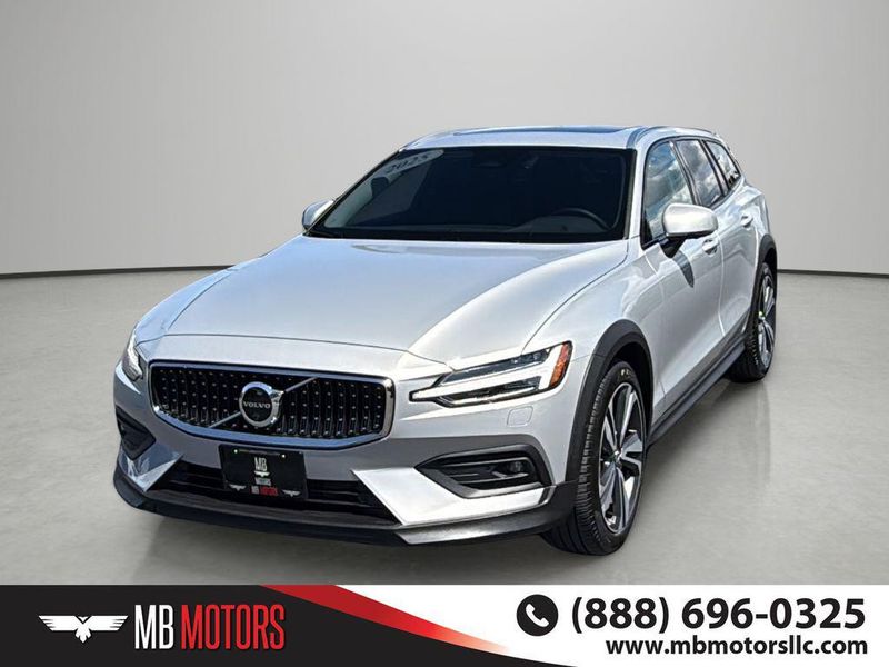 2025 Volvo V60cc — a typically priced live listing