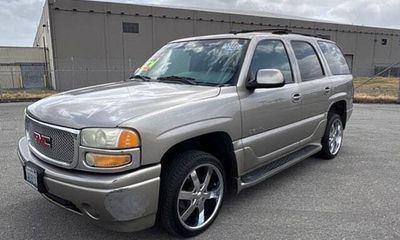 2002 GMC Yukon Denali