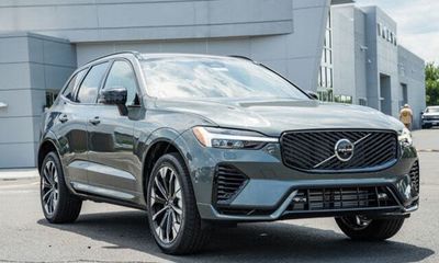 2026 Volvo XC60 Plus Dark