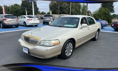 2005 Lincoln Town CAR Signature Limited