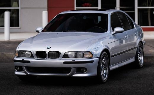 2000 BMW M5