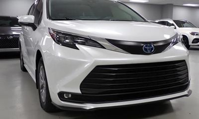 2025 Toyota Sienna XLE