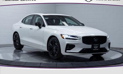 2024 Volvo S60 Plus Black Edition