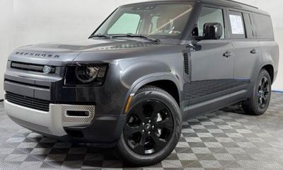 2025 Land Rover Defender 130 S