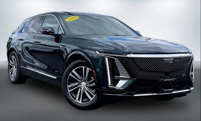 2024 Cadillac Lyriq LUX 2