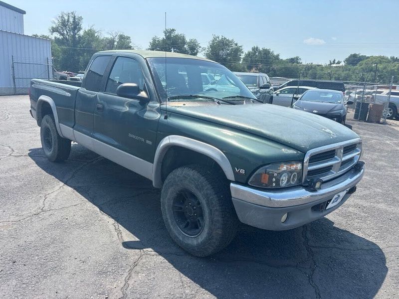 2000 Dodge Dakota — a typically priced live listing