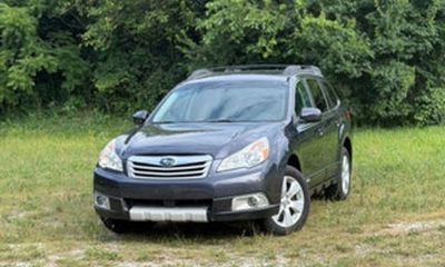 2011 Subaru Outback Limited M R
