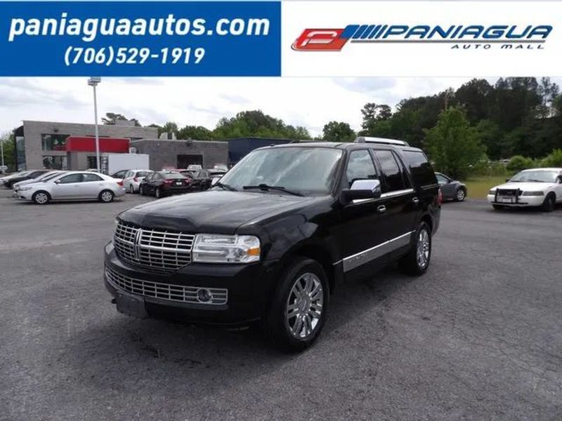 2007 Lincoln Navigator — a typically priced live listing