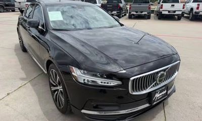 2023 Volvo S90 Plus Bright With