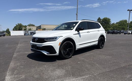 2024 Volkswagen Tiguan 4MOTION SE Black
