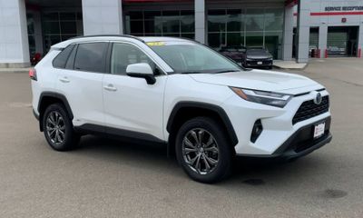 2022 Toyota RAV4 XLE Premium