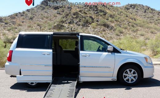 2012 Chrysler Town AND Country Touring