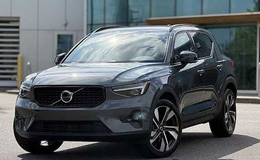 2026 Volvo XC40 Plus Dark