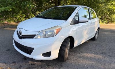 2013 Toyota Yaris LE Hatchback