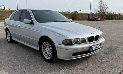 2002 BMW 525I