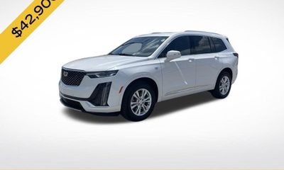 2025 Cadillac XT6 Luxury