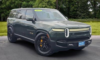 2023 Rivian R1S Adventure