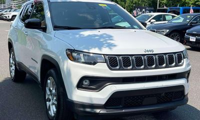 2023 Jeep Compass Latitude LUX Altitude