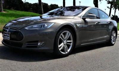 2015 Tesla Model S 70D