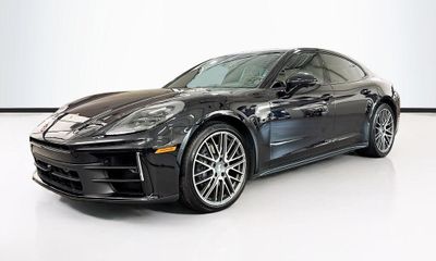 2025 Porsche Panamera 4